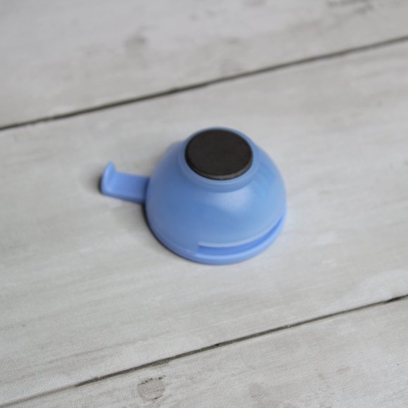 Tupperware Mini Forget Me Not Collectible Magnet - Picture 2 of 2